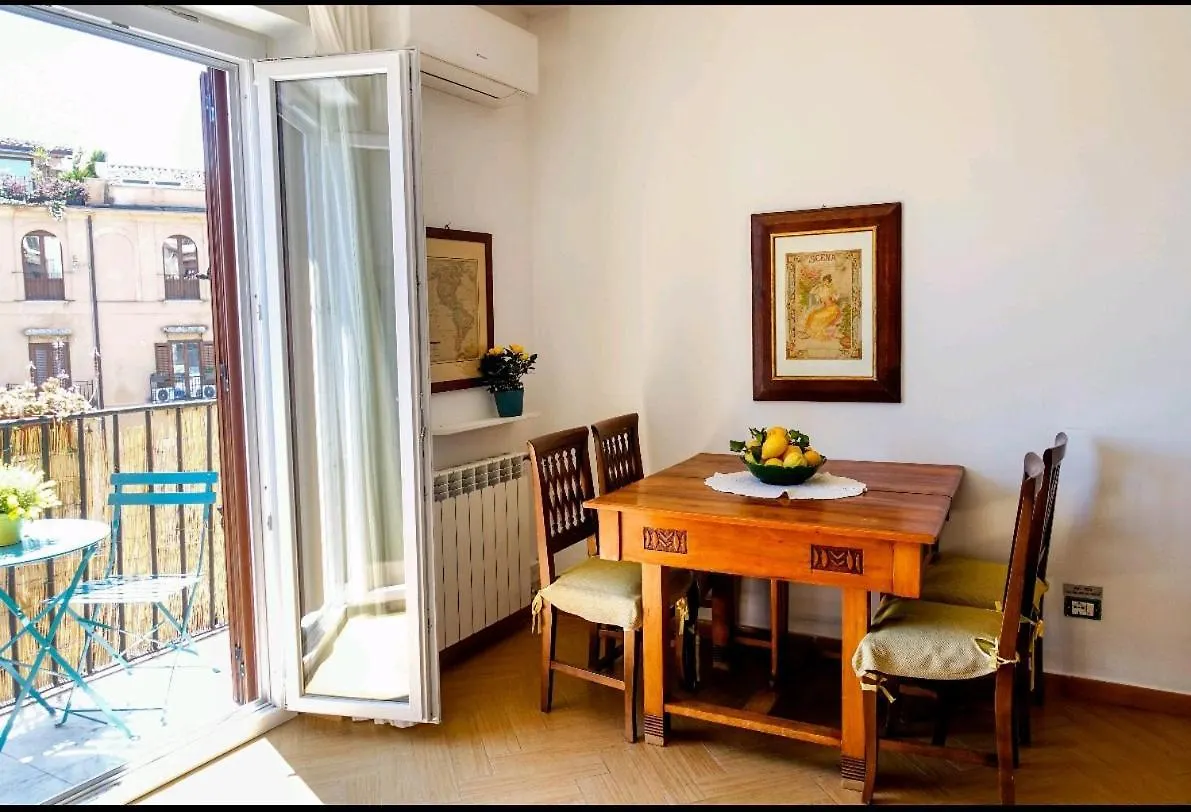 Luminoso Appartamento In Centro Palermo Apartman